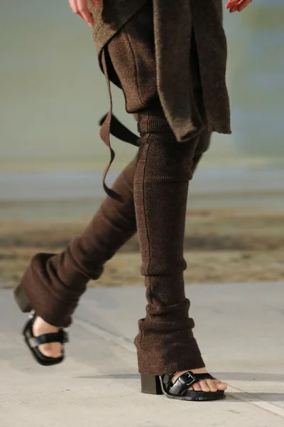 Look 10